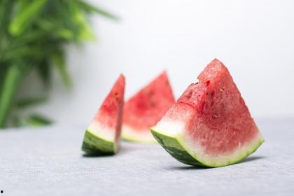 梦见吃西瓜分瓜