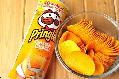 沙雕广告吃瓜吃薯片视频,吃瓜看片，薯片相伴